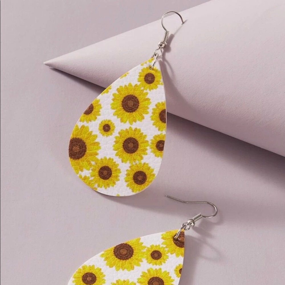 🌻 Brand new sunflower earrings 🌻